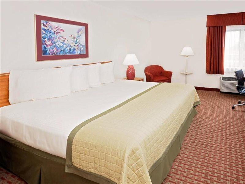 Baymont By Wyndham St. Joseph/Stevensville Bagian luar foto