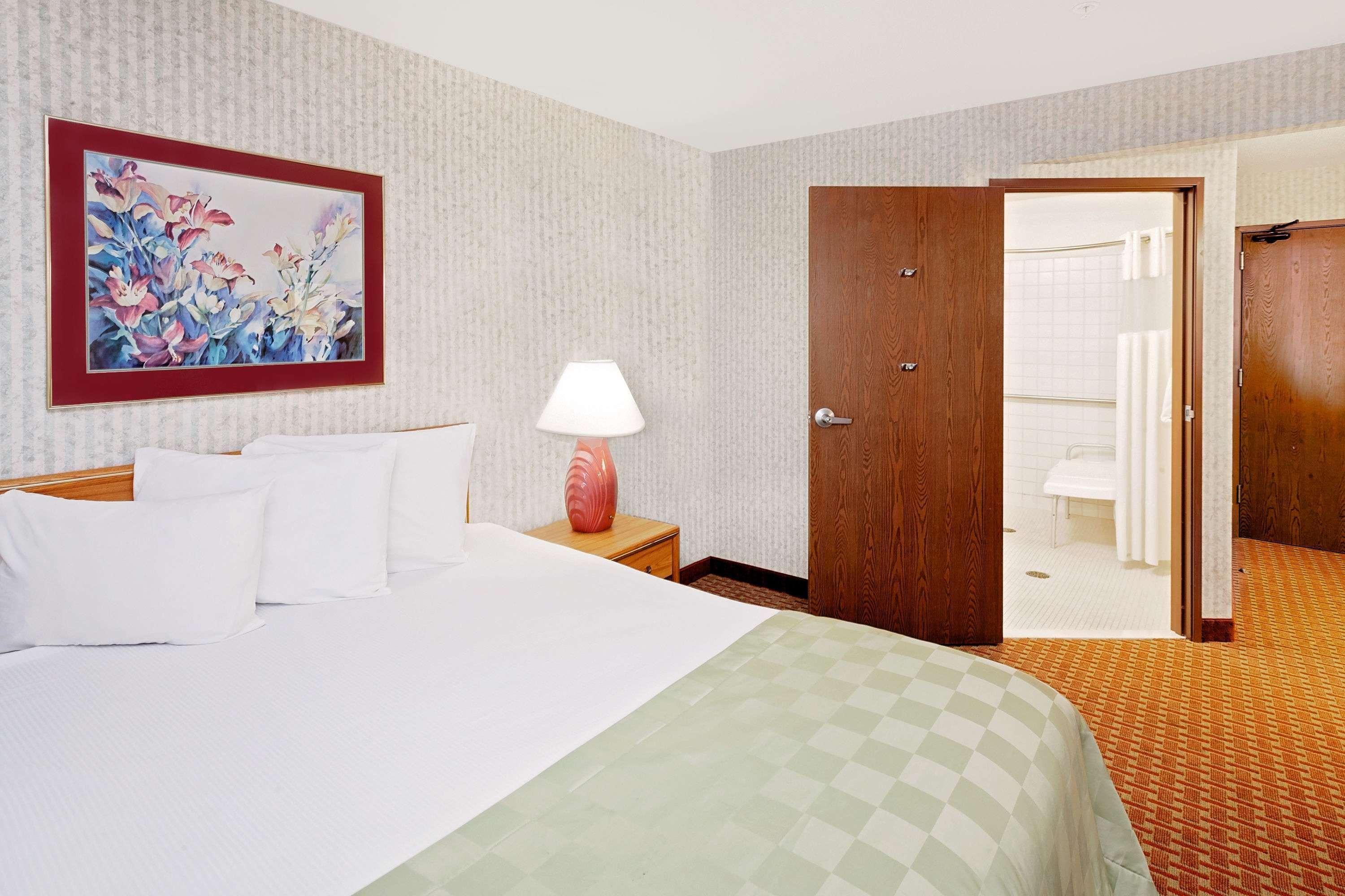 Baymont By Wyndham St. Joseph/Stevensville Bagian luar foto