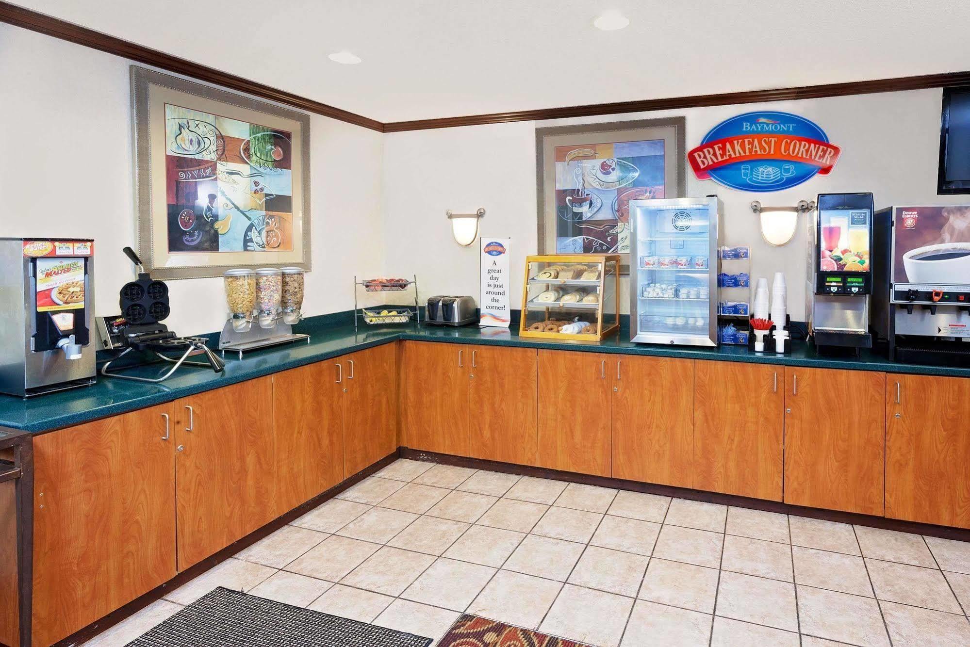 Baymont By Wyndham St. Joseph/Stevensville Bagian luar foto